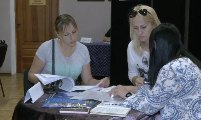 Гуманітарна допомога для пенсіонерів у Сумах