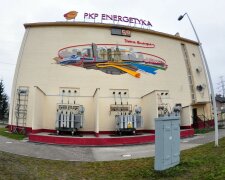 PKP-Energetyka-SA-Dobra-Energia-mural-w-Warszawie_auto_1600x3000