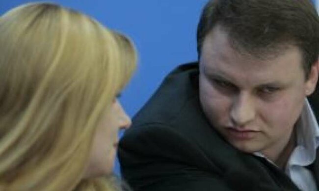 Перевертень та колектор з російським минулим шантажує українців