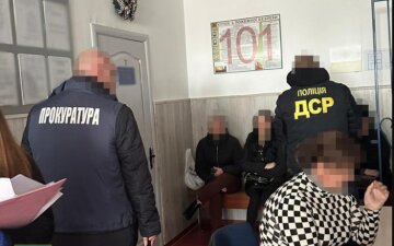 Львівські чиновники "погоріли" на хабарах, кадри: "налагодили цинічну схему"