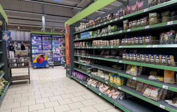 Дефіцит продуктів у Київській області: полиці супермаркету