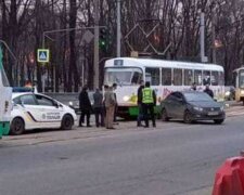 Рух заблоковано в обидві сторони: аварія в Харкові зупинила транспорт, фото