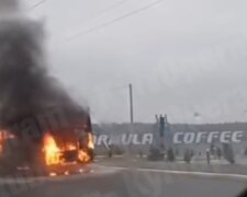 Под Киевом за считаные минуты сгорела маршрутка: появилось видео жуткого пожара