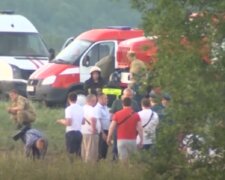 Зорав гвинтом землю: падіння гелікоптера із росгвардійцями потрапило на відео