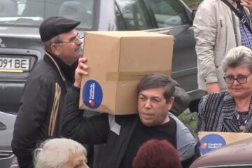 Безкоштовні продукти для ВПО та пенсіонерів у Харкові