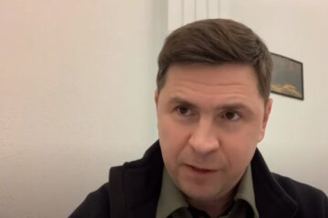 "Интенсивность демилитаризации": Подоляк объяснил россиянам, почему взрываются их склады и что будет дальше