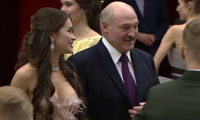 Роман Лукашенка з "Міс Білорусь" обростає подробицями і фото: "У внучки годиться"