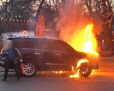 "Ущерб на миллион" : в Одессе пожарник промышлял поджогами  авто, фото