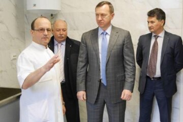 Журналісти провели розслідування, як Богдан Андрєєв сфальсифікував контракт з директором міської лікарні