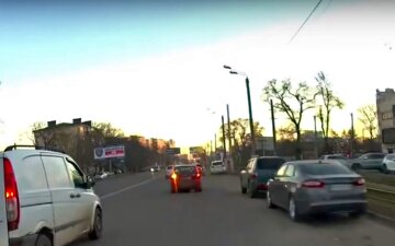 Пішохода підкинуло в повітря: кадри і подробиці ДТП в Одесі