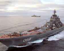 Российский корабль-шпион устроил слежку за американскими военными базами (видео)
