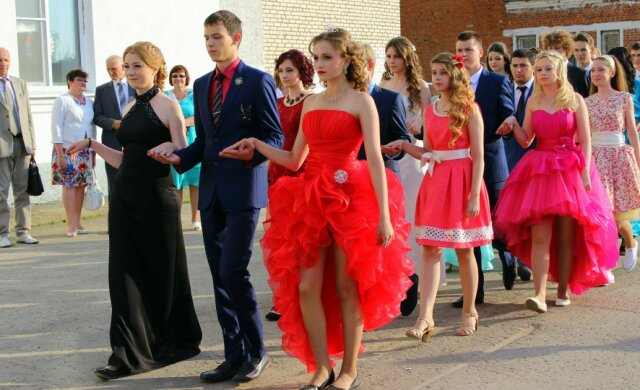 Потап, Melovin и не только: как выглядели украинские звезды на своем выпускном балу
