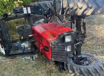 Пятерых детей перевозили на тракторе, всё закончилось летально:  кадры трагедии на Одесчине
