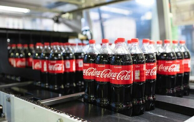 «Ті ж мене підманула»: Українці можуть оголосити бойкот Coca-Cola за те, що компанія залишається працювати у РФ