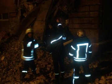 В Чернигове обрушился жилой дом, есть пострадавшие (фото)