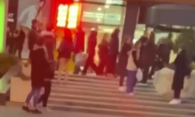 Вибух прогримів біля ТРЦ у Харкові, злетілися пожежники: кадри і деталі з місця