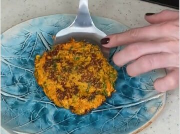 Понравится и детям: "Мастер Шеф" Мартыновская дала рецепт мягких оладий с морковью и зеленью