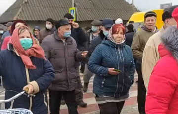 "За що ми платимо?": бунт проти підвищення тарифів розповзається по Україні, невдоволення людей зростає