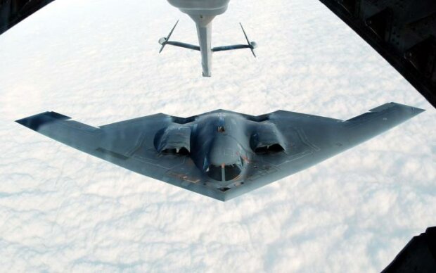 стелс-бомбардировщик B-2