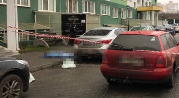 Молодой мужчина свел счеты с жизнью в Одессе, кадры трагедии: "выпрыгнул из окна многоэтажки"