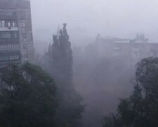 Циклони несуть дощі та грози в Україну, заллє всі області: коли чекати негоди