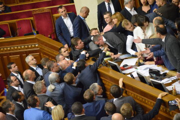 Разумков про “Слугу народу” на виборах до парламенту: “Депутати намагаються з нами домовитися”