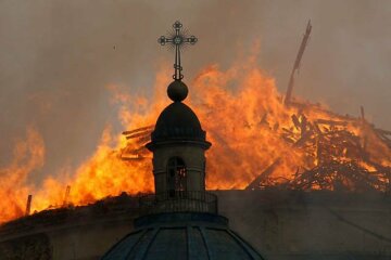 церковь пожар
