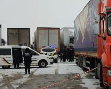 Тело женщины нашли на стоянке грузовиков:  видео загадочной трагедии под Одессой