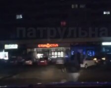В Одесі п'яний молодик, тікаючи від копів, розбив три авто: відео гонитви