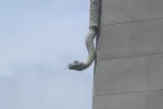 1280px-Snake_on_House_with_Chimaeras копия