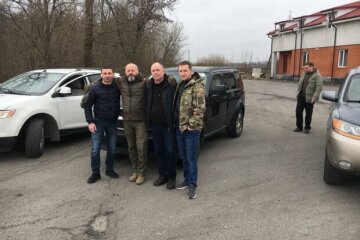 Держекоінспекція передасть три позашляховики захистникам України