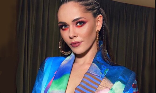 Юлия Санина