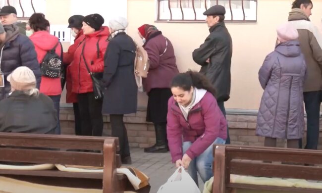 Безкоштовні продукти для ВПО та пенсіонерів у Запоріжжі