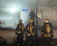 ЧП в Киеве, огонь охватил четырехэтажное здание: детали и кадры с места события