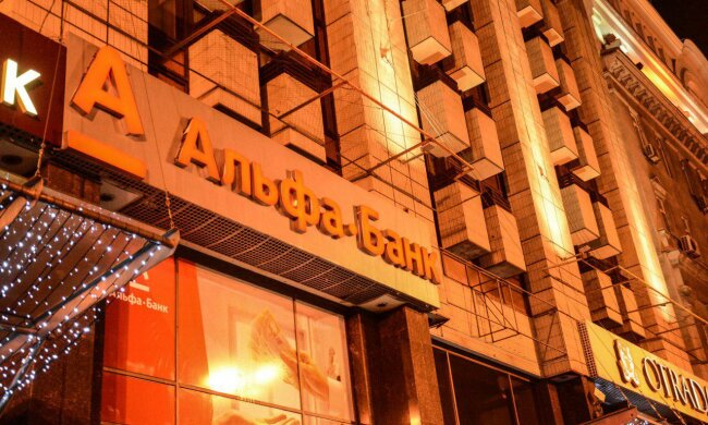 Експерт розповів, коли введуть санкції проти Альфа-Банк і Форвард Банку