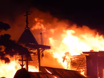 У центрі Москви загорівся храм, постраждали діти (відео)