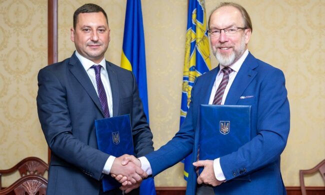 Геннадий Чижиков и заместитель министра Игорь Зубович