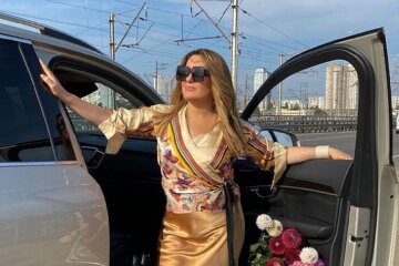 Могилевська в блискучій сукні з великим вирізом викликала фурор в центрі Києва: відео