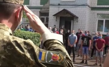 Замикають і не випускають: у Києві студентів силою утримують у військкоматах