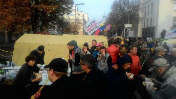 Главное за день: митинг под Радой и первая «офшорная» жертва в Украине