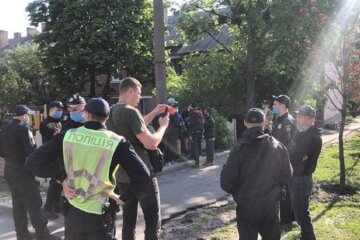 На Одесчине копы повалили на пол и избили ветерана АТО: "Пришел за женой"