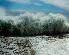 Туристов унесло штормом в море  под Одессой, фото: стала известна их судьба