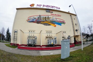 PKP-Energetyka-SA-Dobra-Energia-mural-w-Warszawie_auto_1600x3000
