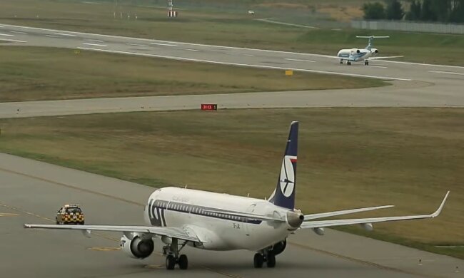 Украэрорух, самолет