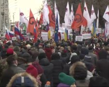 "Путина в отставку!": масштабный протест разгорелся в Москве, тысячи людей на улицах, кадры