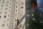 Из горящей многоэтажки в Харькове эвакуировали десятки жителей: первые кадры с места ЧП