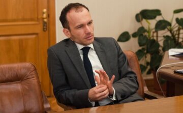 Министр Малюська защищает "черных" регистраторов и "енакиевских" - совладелец рынка "Столичный"