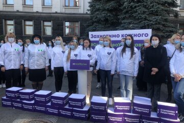 Партія «За майбутнє» вручила Зеленському пів мільйона підписів за відставку Степанова