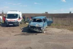Скорая забрала семь человек: водитель легковушки вылетел на встречку под Харьковом, кадры с места