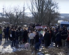 Місто під Дніпром на межі катастрофи, люди вийшли на вулиці: "140 тонн посліду збираються..."